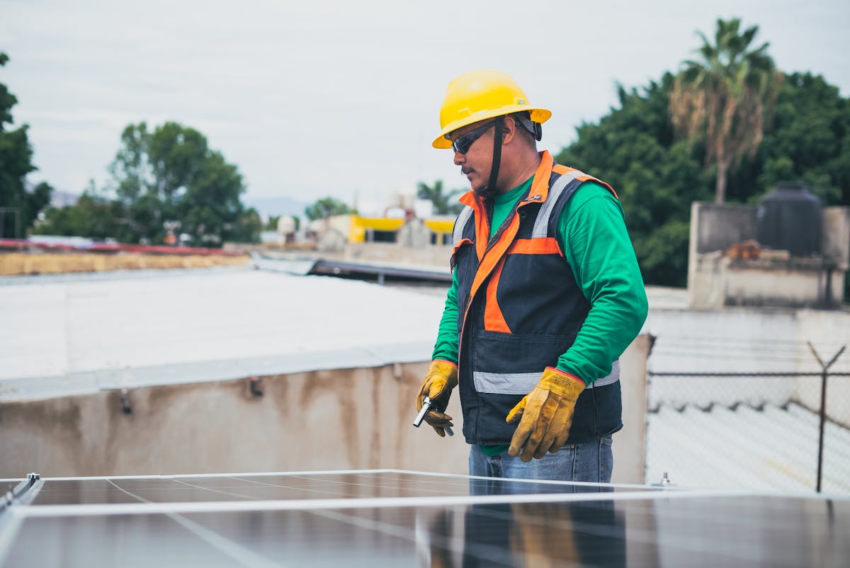 How to Choose the Best Solar Installer: Red Flags, Questions, and Tips